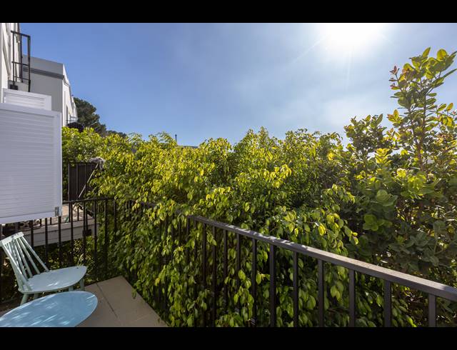 3 BEDROOM APARTMENT TO LET IN DE WATERKANT
